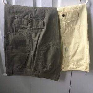 Bundle of 2 pair Chaps Cargo Capri Pants - Size 6 - EUC
